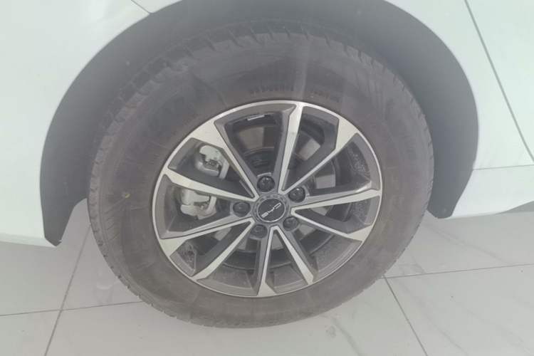 Used BYD Destroyer 05 2023 Champion Edition DM-i 55KM Luxury Model Right Rear Wheel Hub
