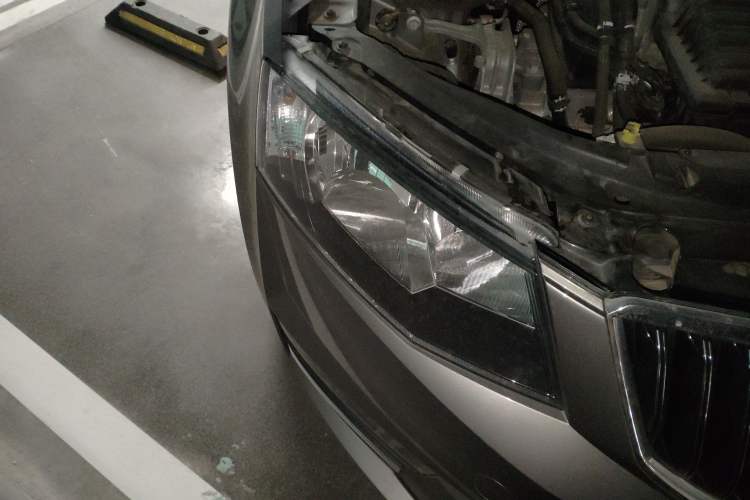 Used Skoda Octavia 2017 TSI280 DSG Smart Drive Edition Right Front Headlight