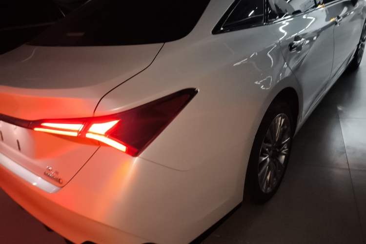 Used Toyota Avalon 2022 Dual-Engine 2.5L XLE Premium Edition Right Rear Taillight