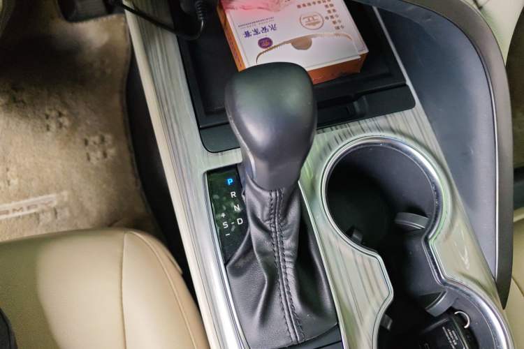 Used Toyota Camry 2019 Dual-Engine 2.5 HG Luxury Edition China VI Standard Gear Lever