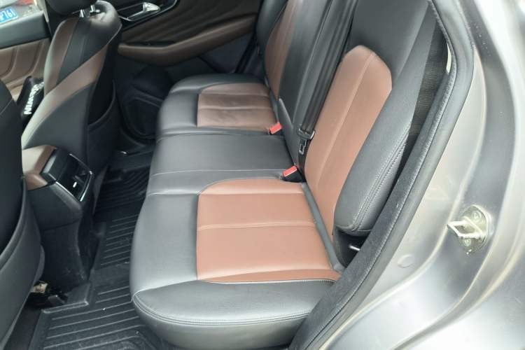 Used Dongfeng Aeolus AX7 2018 Classic 1.6T Automatic Luxury Model Left Rear Seat