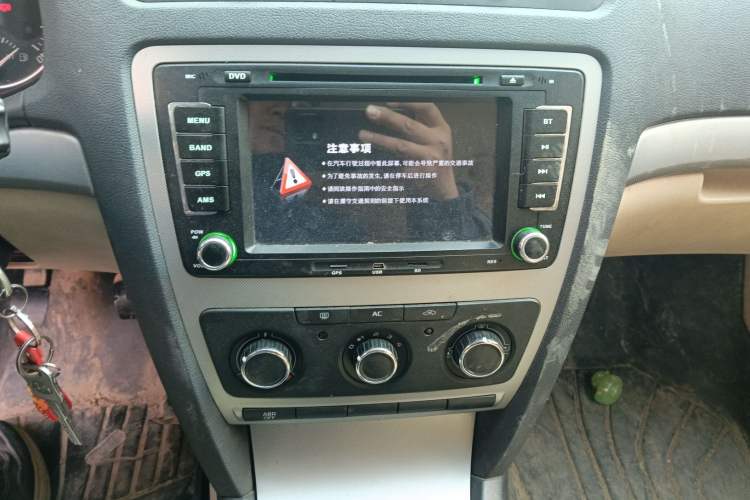 Used Skoda Octavia 2015 Classic Model 1.6L Manual Yijie Edition
