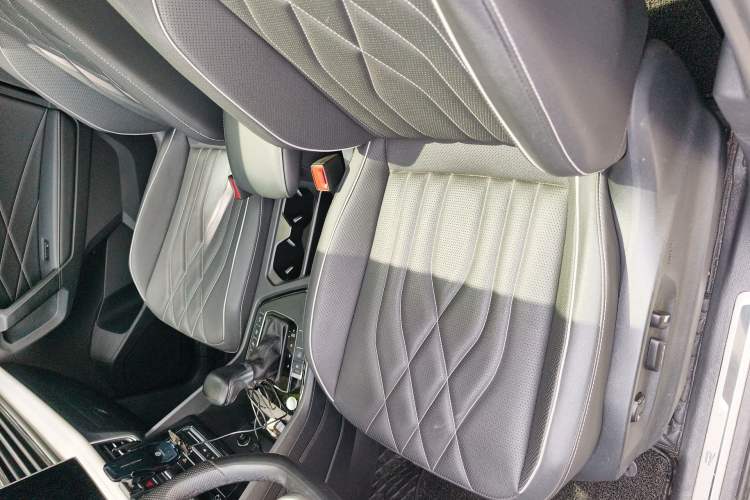 Used Volkswagen Tiguan L 2022 330TSI Automatic Two-Wheel Drive R-Line Enhanced Edition Left Front Seat