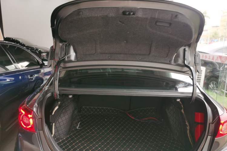 Used Mazda 3 Axela 2017 Sedan 1.5L Automatic Luxury Model Emission Standard China V
