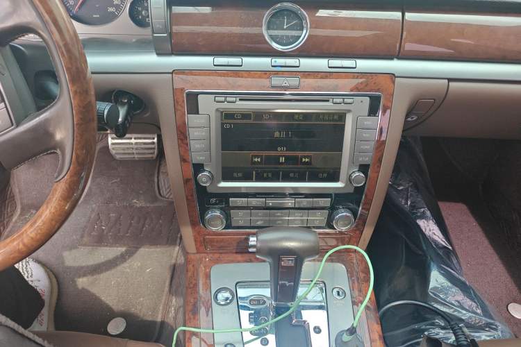 Used Volkswagen Phaeton 2011 3.6L V6 5-Seater Extended Comfort Version
