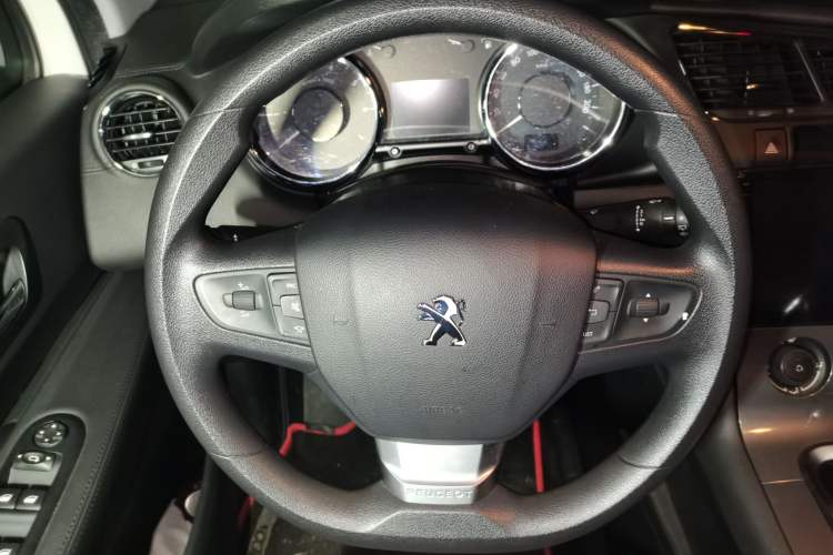 Used Peugeot 3008 2016 2.0L Automatic Classic Edition Steering Wheel
