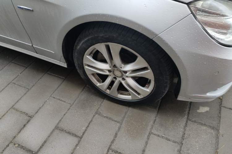 Used Mercedes-Benz E-Class 2010 E 200 CGI Elegant Model Right Front Wheel Hub