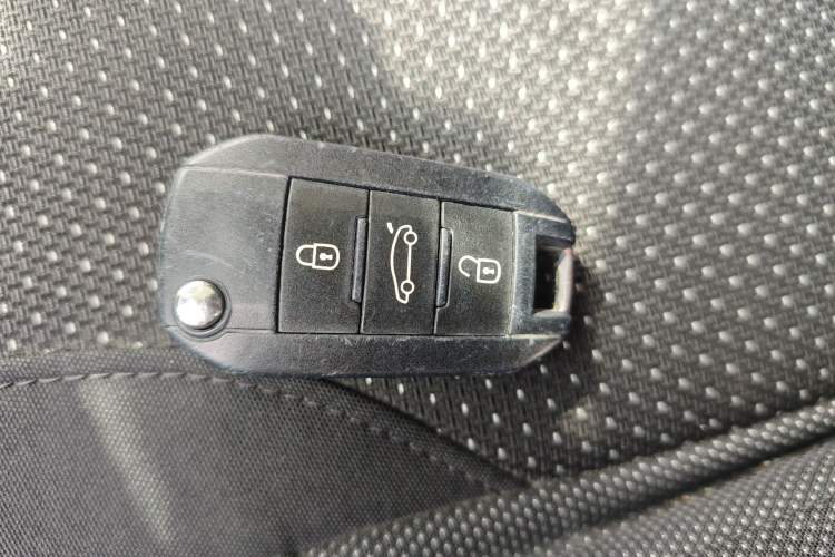 Used Peugeot 2008 2014 1.6L Automatic Fashion Edition
