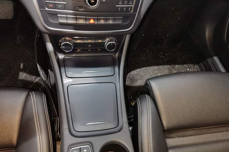 Used Mercedes-Benz GLA 2016 GLA 200 Sport Edition Gear Lever