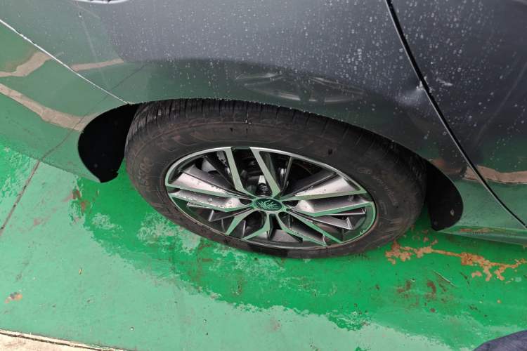 Used BYD Qin PLUS 2023 Champion Edition EV 510KM Leading Model Right Rear Wheel Hub