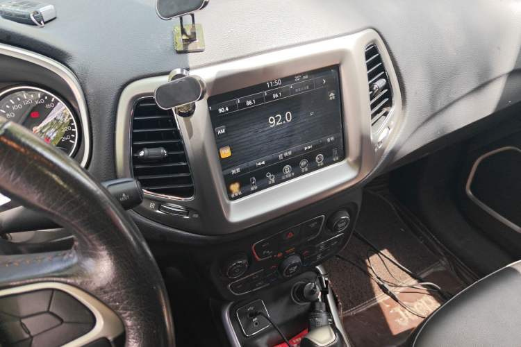 Used Jeep Compass 2017 200T Automatic Family Edition Audio And AC Panel