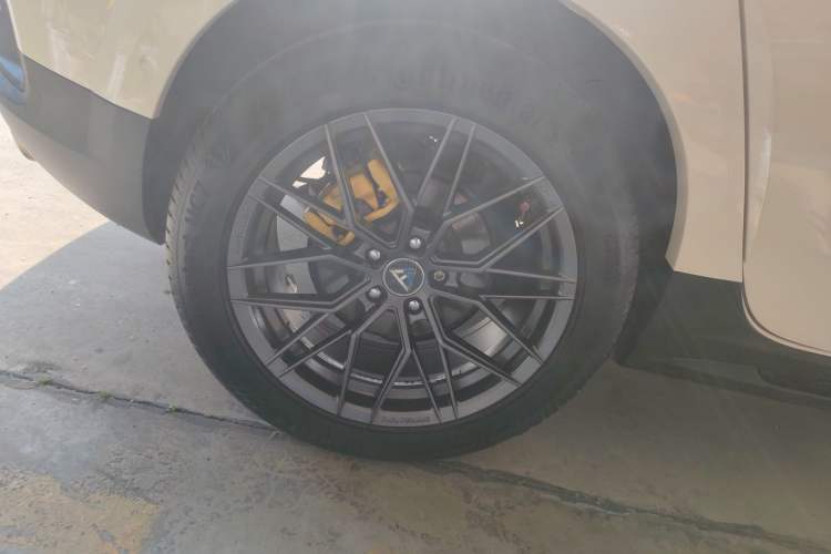 Used Lynk & Co 02 2018 1.5T DCT Two-Wheel Drive Pro Version China V Emission Standard Right Rear Wheel Hub