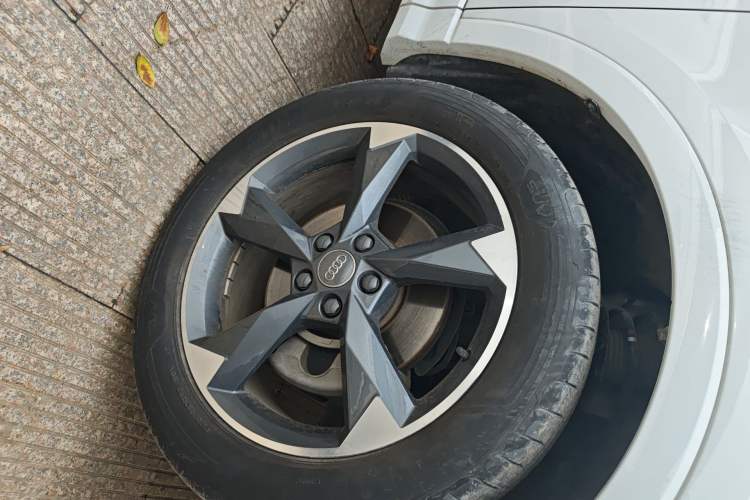 Used Audi Q3 2019 40 TFSI Fashion Dynamic Model Right Front Wheel Hub