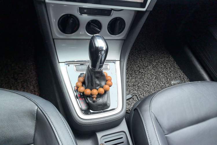 Used Volkswagen Gran Lavida 2013 1.6L Automatic Comfort Model Gear Lever