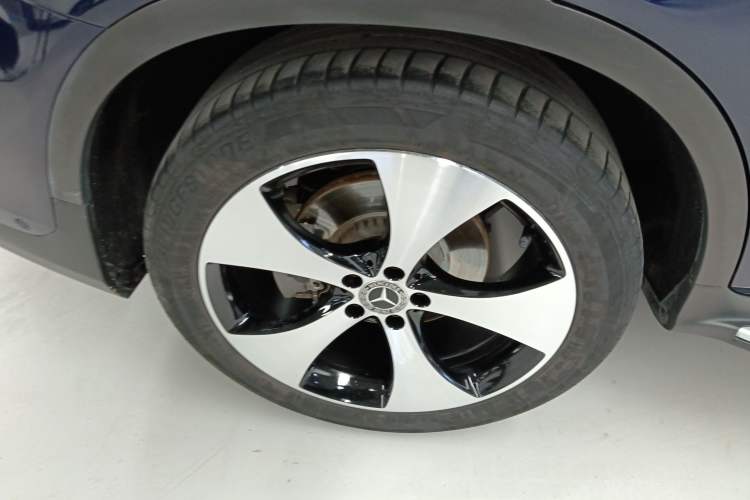 Used Mercedes-Benz GLC 2018 Refreshed GLC 300 4MATIC Dynamic Edition