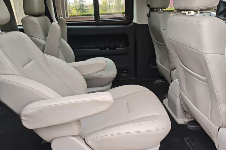 Used JAC Refine M4 2016 2.0L Manual Luxury Version