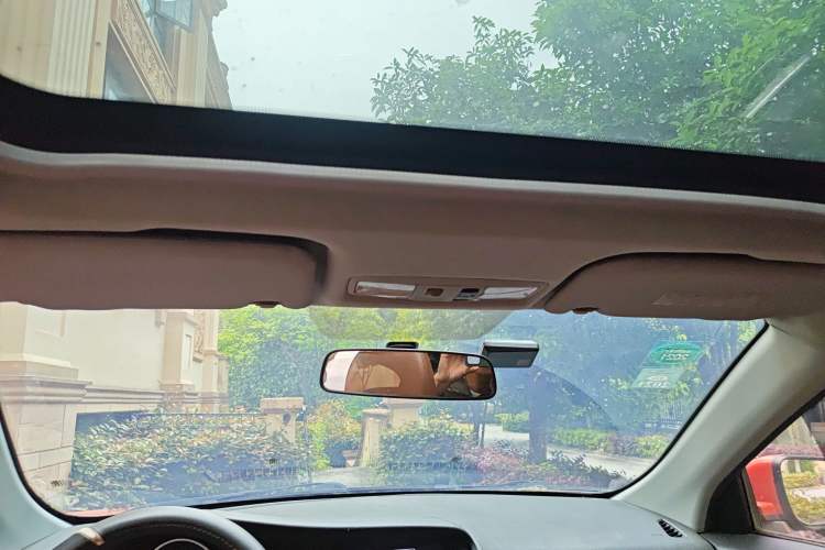 Used Soueast V6 Lingshi 2013 1.5L CVT Elite Edition Headliner