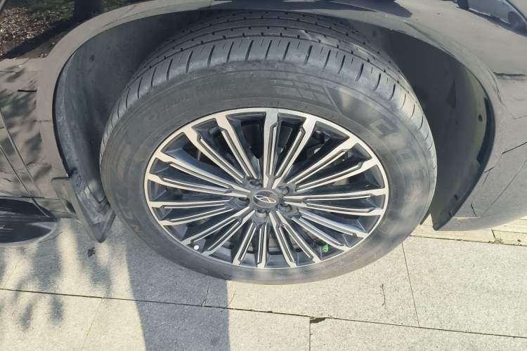 Used Chery Tiggo 9 C-DM 2025 1.5T 106KM Ultra-Comfort Edition 5 Seats Lithium-NMC Right Front Wheel Hub