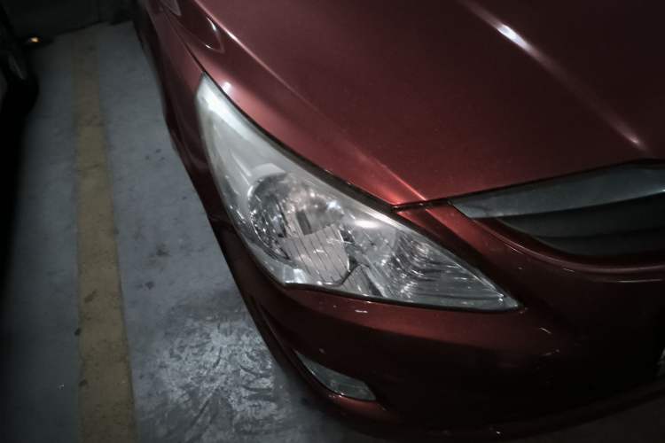 Used Hyundai Verna (older generation) 2010 Sedan 1.4L Automatic Fashionable GT Model Right Front Headlight