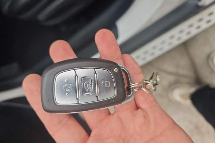 Used Hyundai Tucson 2015 2.0L Automatic Two-Wheel Drive Smart Version
