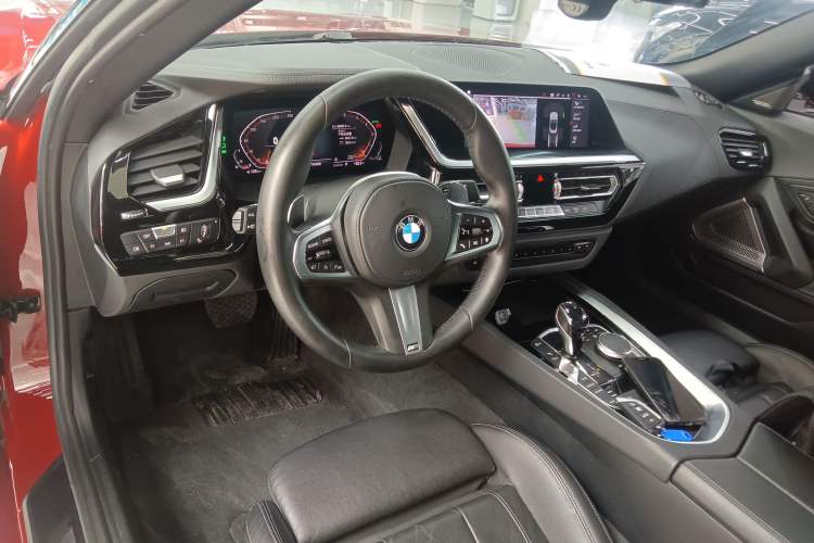 Used BMW Z4 2019 sDrive 25i M Sport Package Center Console