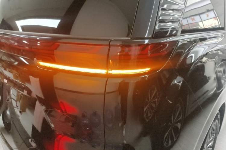 Used Denza D9 2022 DM-i 970 Four-Wheel Drive Flagship Model
