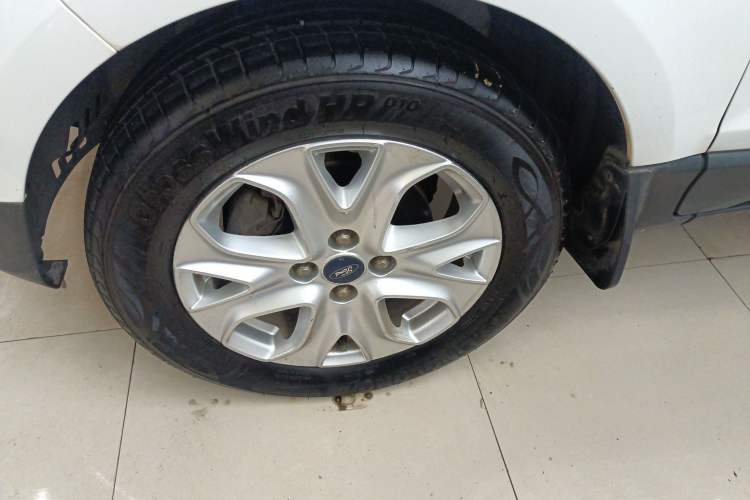Used Ford EcoSport 2013 1.5L Automatic Fashion Model Left Front Wheel Hub