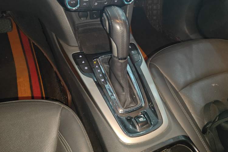 Used Chevrolet Malibu 2018 530T Automatic Fashion Edition Gear Lever