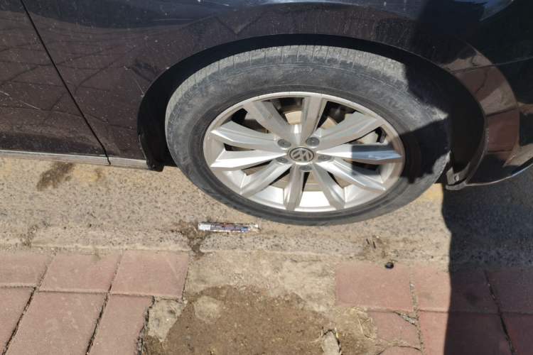 Used Volkswagen Magotan 2019 330TSI DSG Leading Model China VI Standard Right Front Wheel Hub