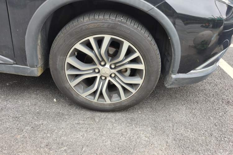 Used Mitsubishi Outlander 2017 2.0L Two-Wheel Drive Glory Edition 5 Seats