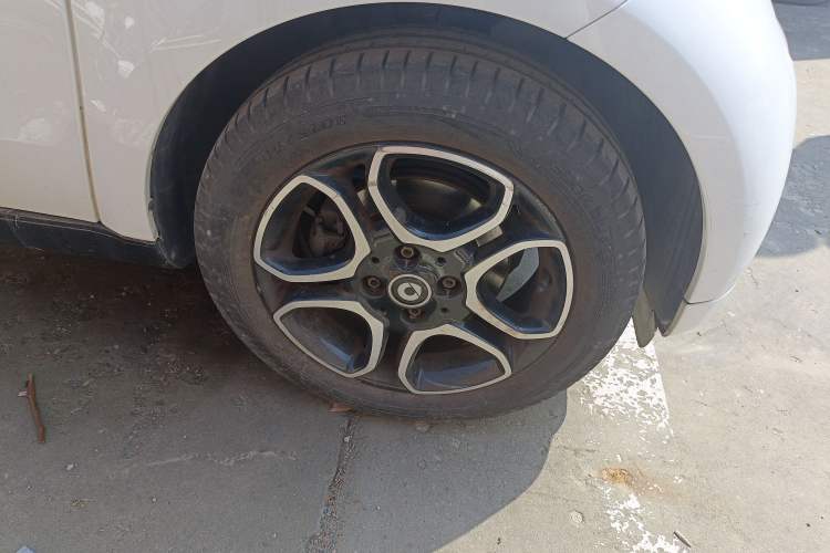 Used smart fortwo 2019 0.9T 66kW Hardtop Wind Power Edition China VI Right Front Wheel Hub