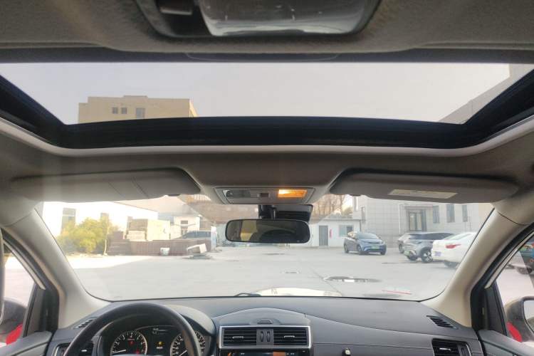 Used Nissan Tiida 2019 1.6L CVT Smart Enjoyment Version China VI Standard Headliner