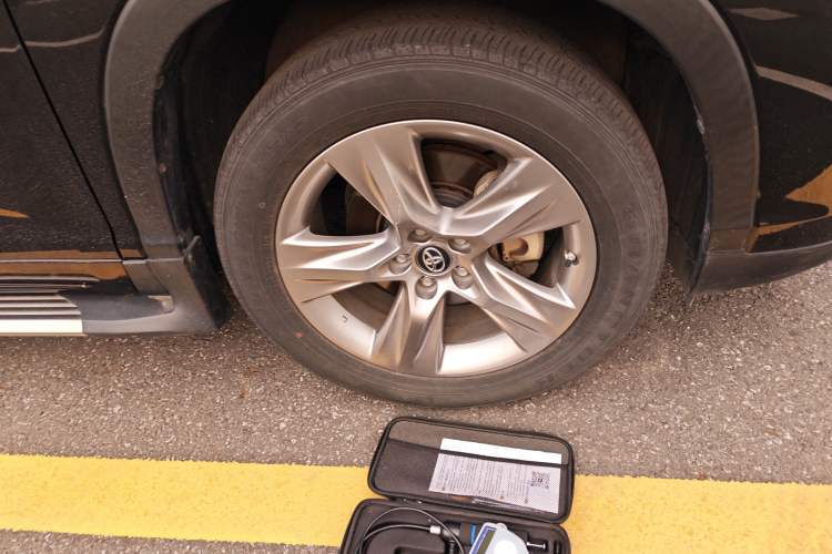 Used Toyota Highlander 2021 2.0T Four-Wheel Drive Luxury Edition 7 Seats Right Front Wheel Hub