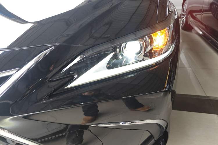 Used Lexus ES 2022 300h Excellence Edition