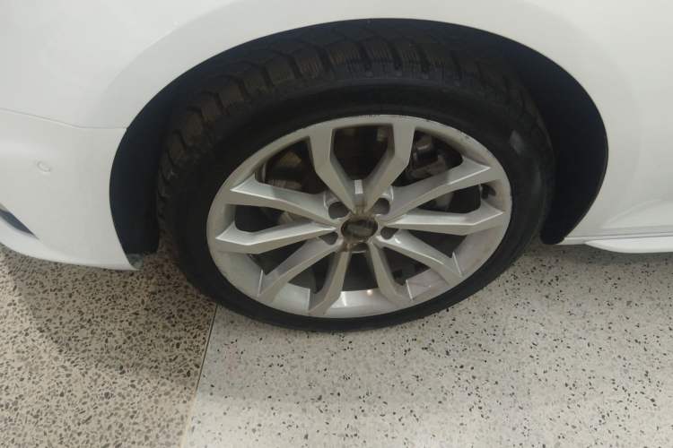 Used Audi A4L 2019 40 TFSI Fashion Version China V Left Front Wheel Hub