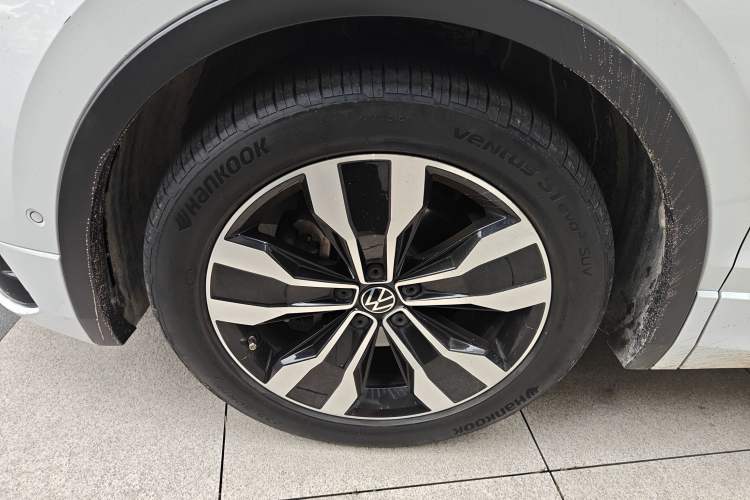 Used Volkswagen Tiguan L 2023 330TSI Automatic Two-Wheel Drive R-Line Flagship Edition Left Front Wheel Hub