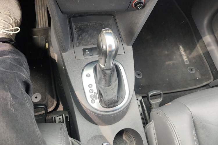 Used Volkswagen Touran 2015 1.4T DSG Comfort Edition 5 Seats Gear Lever