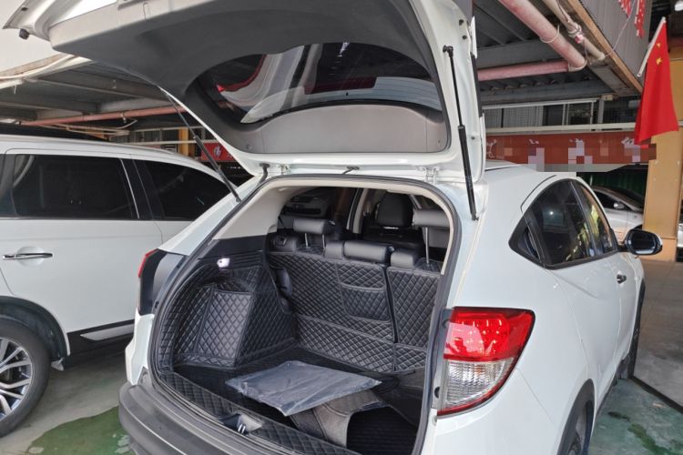 Used Honda Vezel 2020 1.5L CVT Pioneer Edition Trunk