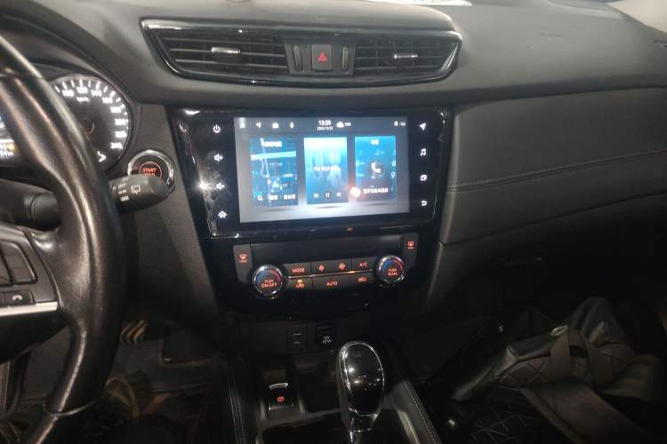 Used Nissan X-Trail 2022 2.0L Two-Wheel Drive Smart Connect Premium Edition
