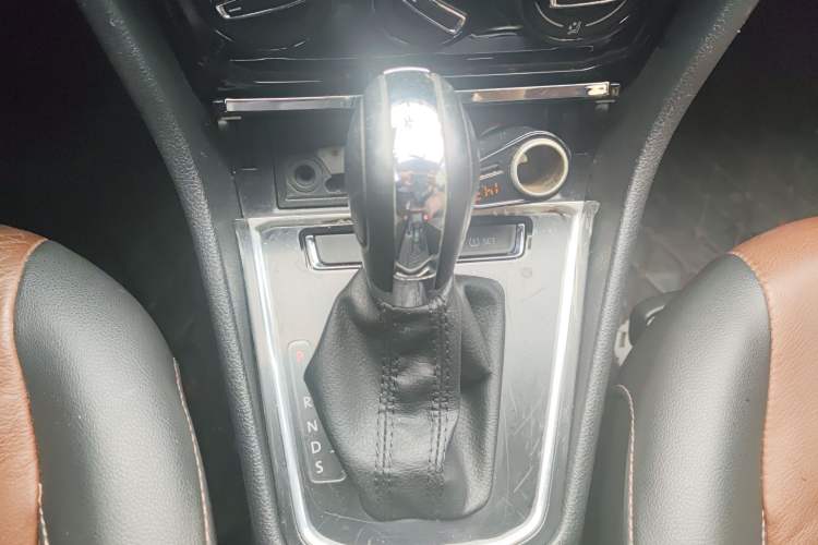 Used Volkswagen Bora 2016 1.6L Automatic Comfort Model Gear Lever