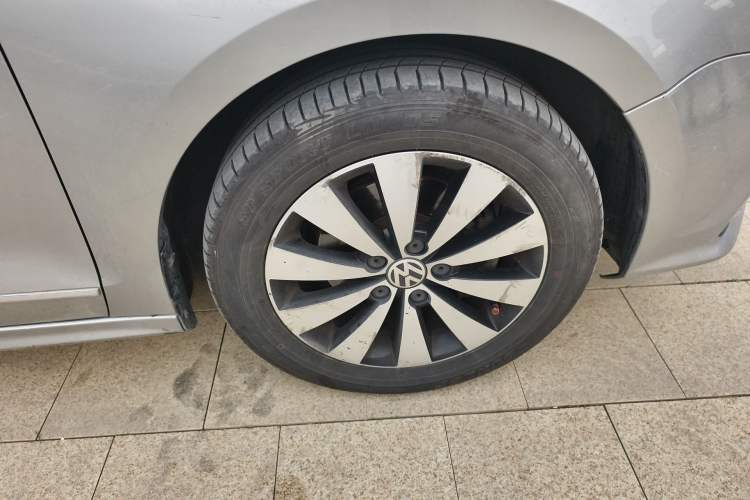 Used Volkswagen Sagitar 2018 280TSI DSG Comfort Model Right Front Wheel Hub