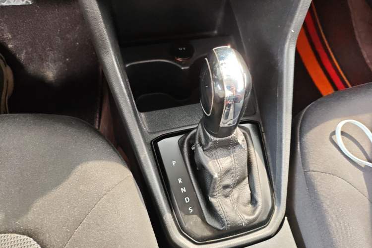 Used Volkswagen Jetta 2017 1.5L Automatic Fashion Model Gear Lever