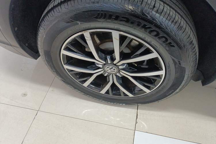 Used Volkswagen Tiguan L 2018 330TSI Automatic Two-Wheel Drive Luxury Edition Exterior 5