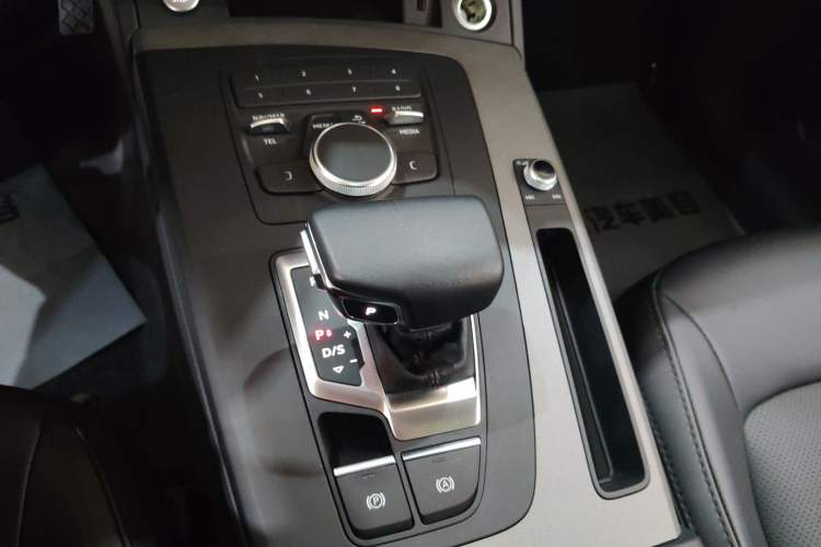 Used Audi Q5L 2018 40 TFSI Prestige Edition China V Gear Lever