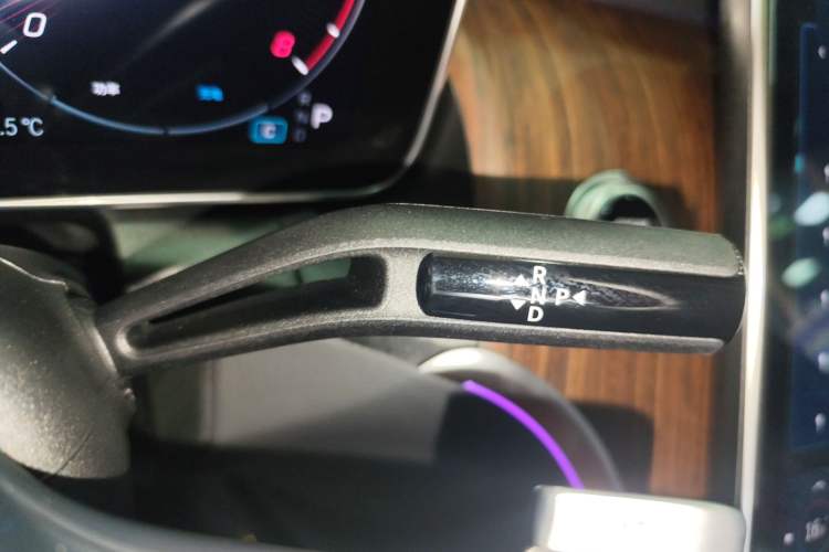 Used Mercedes-Benz GLC 2025 Refreshed GLC 300 L 4MATIC Dynamic Version 7-Seater Gear Lever