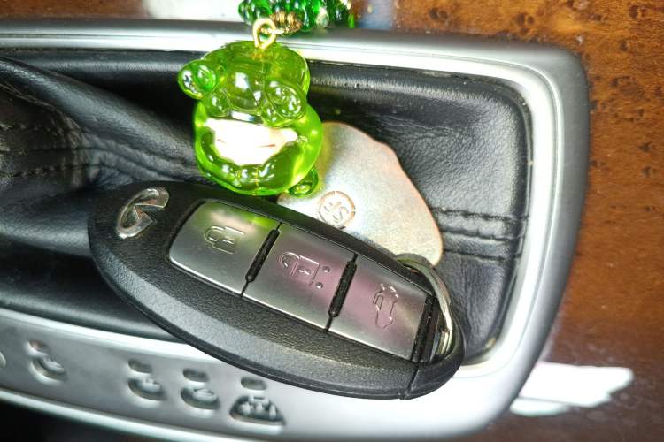 Used Infiniti QX60 2014 2.5 S/C Hybrid Two-Wheel Drive Excellence Edition
