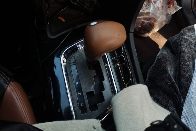 Used Soueast DX7 2017 1.5T Automatic Luxury Model Gear Lever