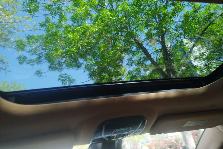 Used VOYAH Dream 2025 PHEV Four-Wheel-Drive Flagship Kunpeng Edition Headliner