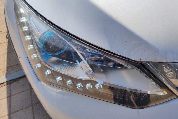 Used BYD Song New Energy 2017 Song DM 1.5TID All-Wheel Drive Luxury Model Right Front Headlight