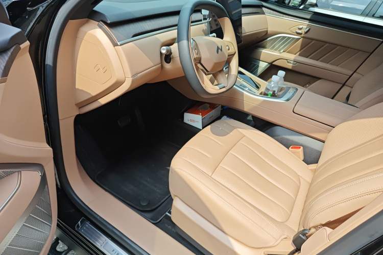 Used ONVO Luxeed L90 2025 Model—Ultra Six-Seater Version
